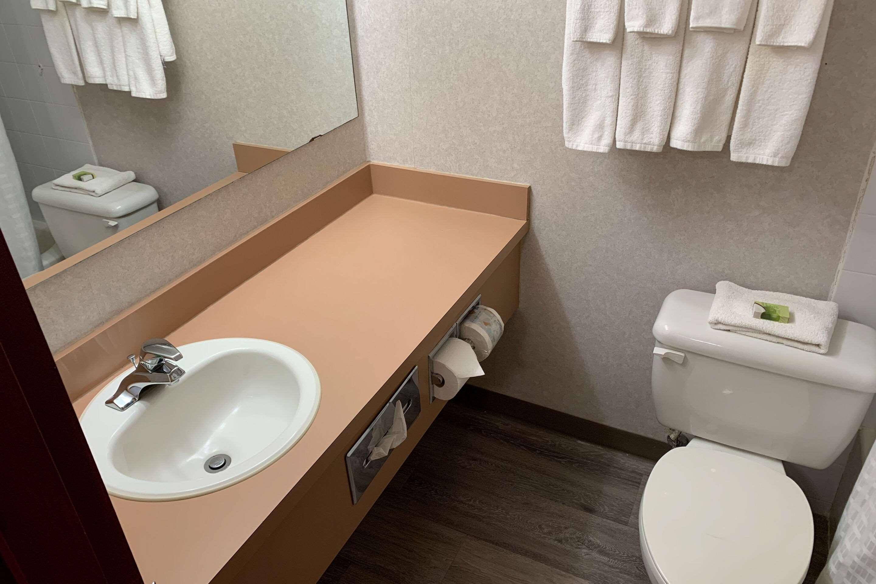 Sky Palace Inn & Suites By Jasper Beeville Eksteriør billede