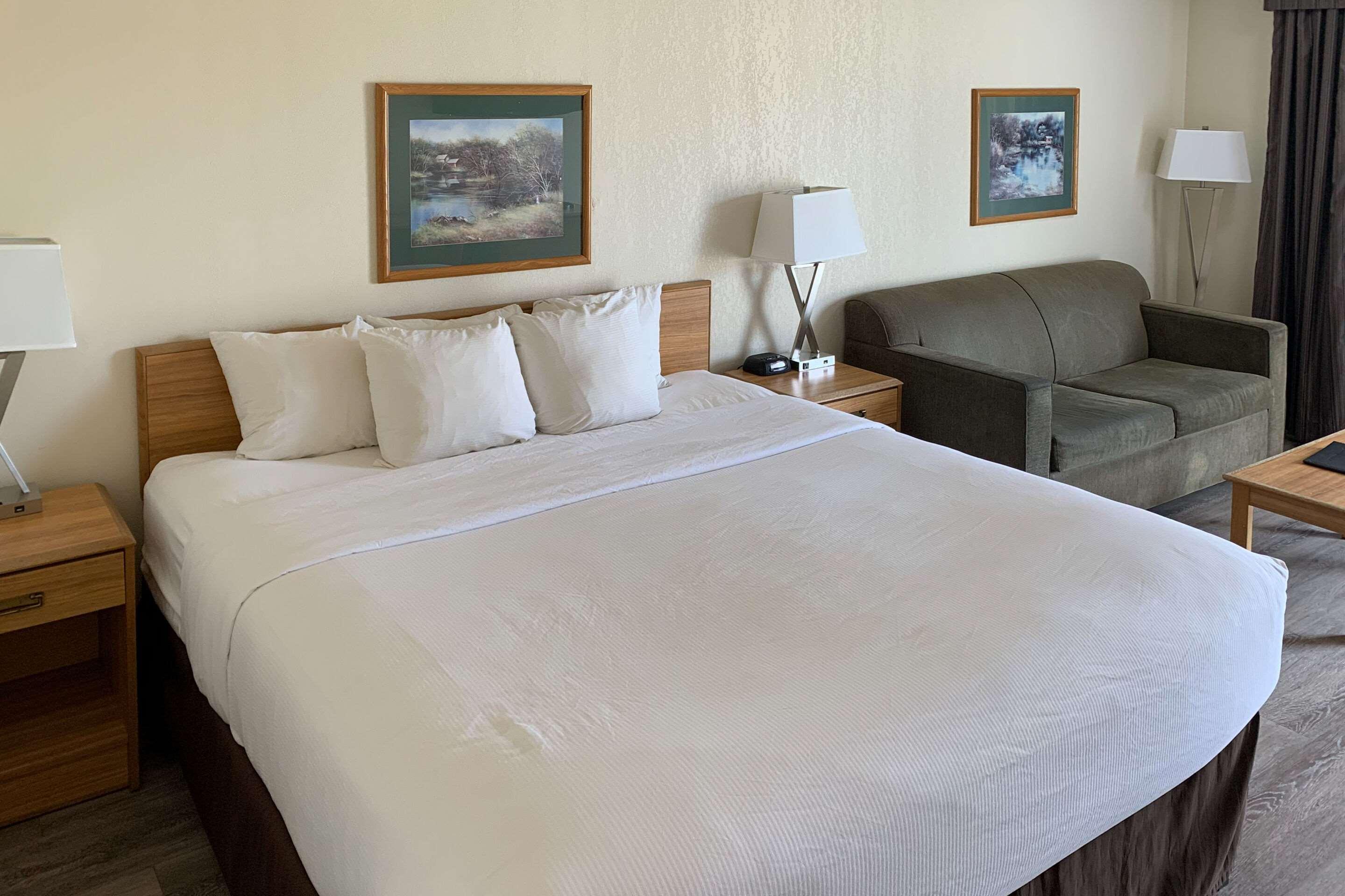 Sky Palace Inn & Suites By Jasper Beeville Eksteriør billede