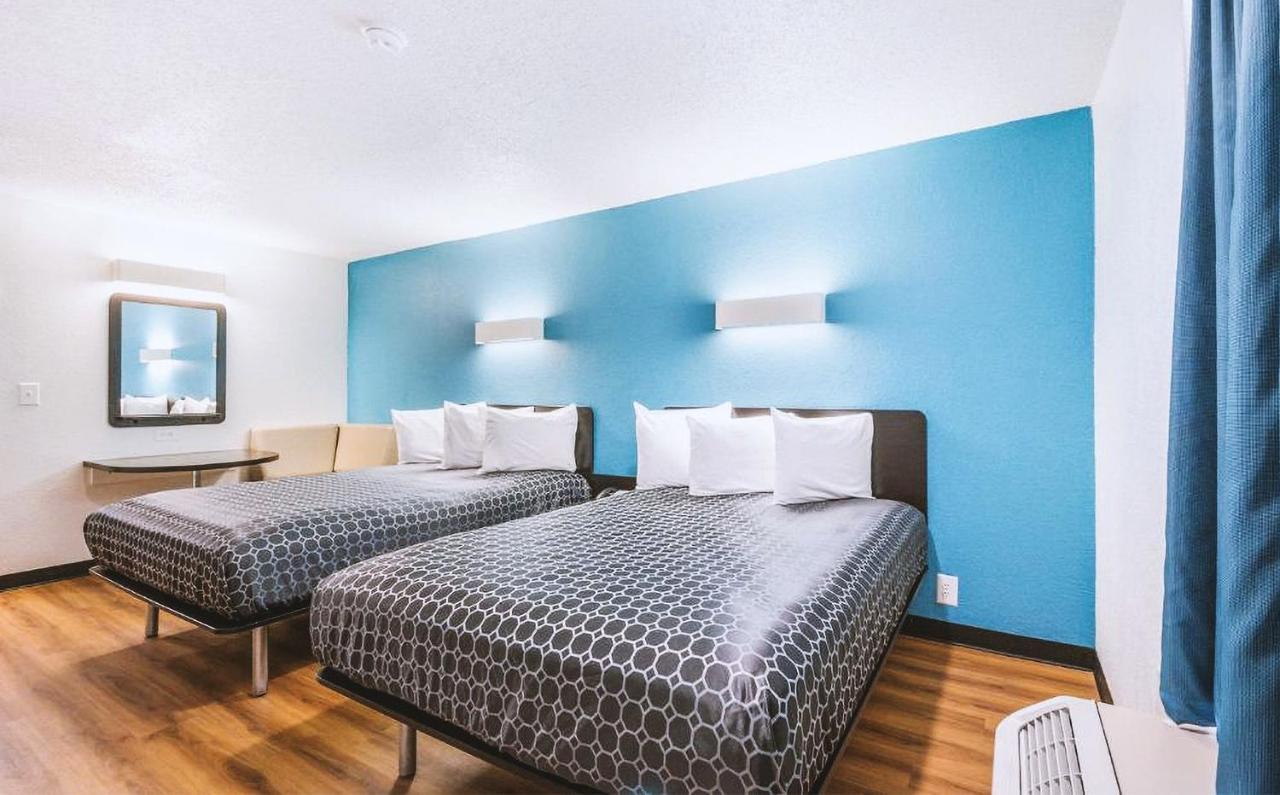 Sky Palace Inn & Suites By Jasper Beeville Eksteriør billede