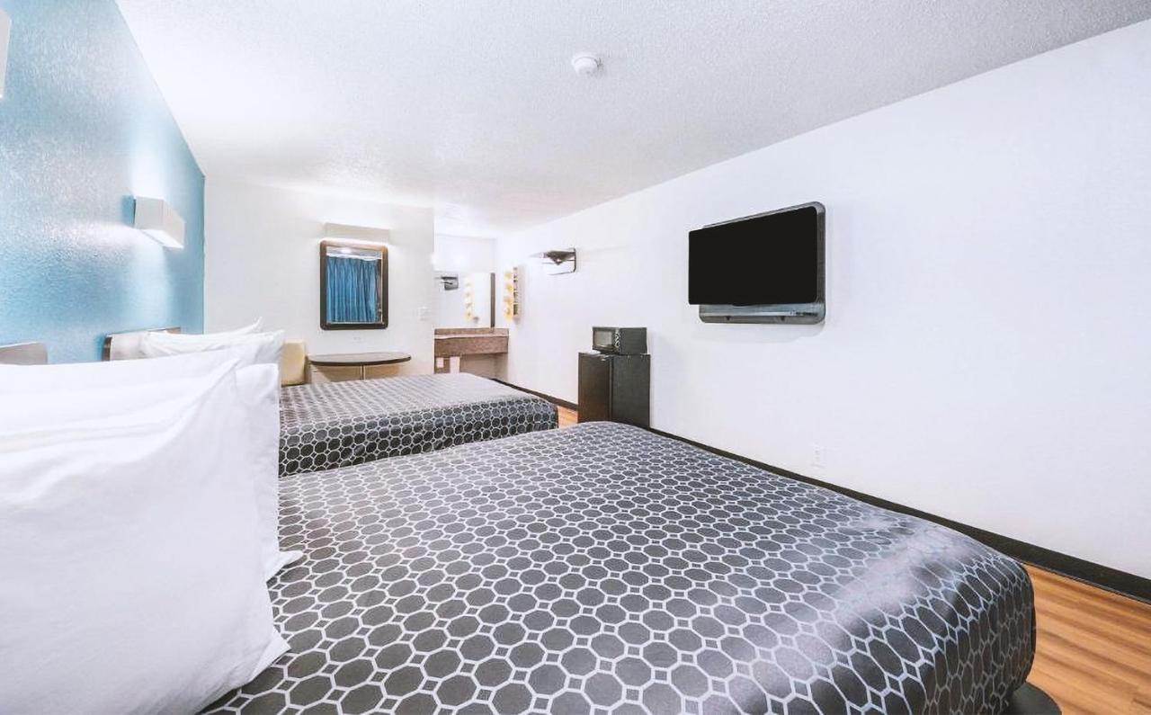 Sky Palace Inn & Suites By Jasper Beeville Eksteriør billede