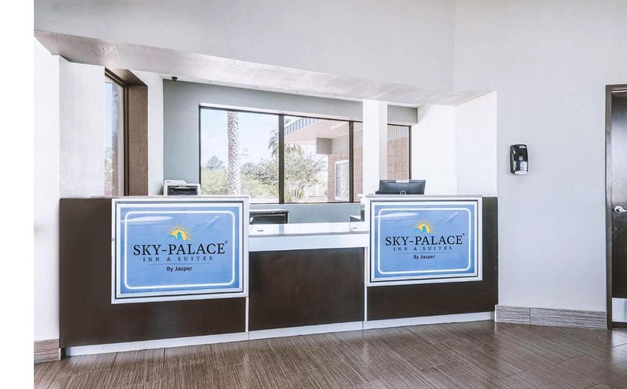 Sky Palace Inn & Suites By Jasper Beeville Eksteriør billede